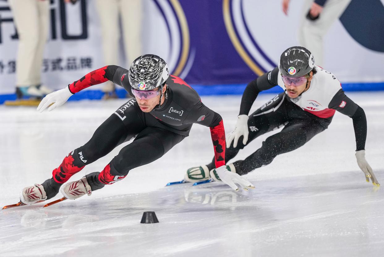 九游体育-包含加拿大队带队取胜！，穆古鲁扎重要时刻出色发挥观众掌声雷动的词条