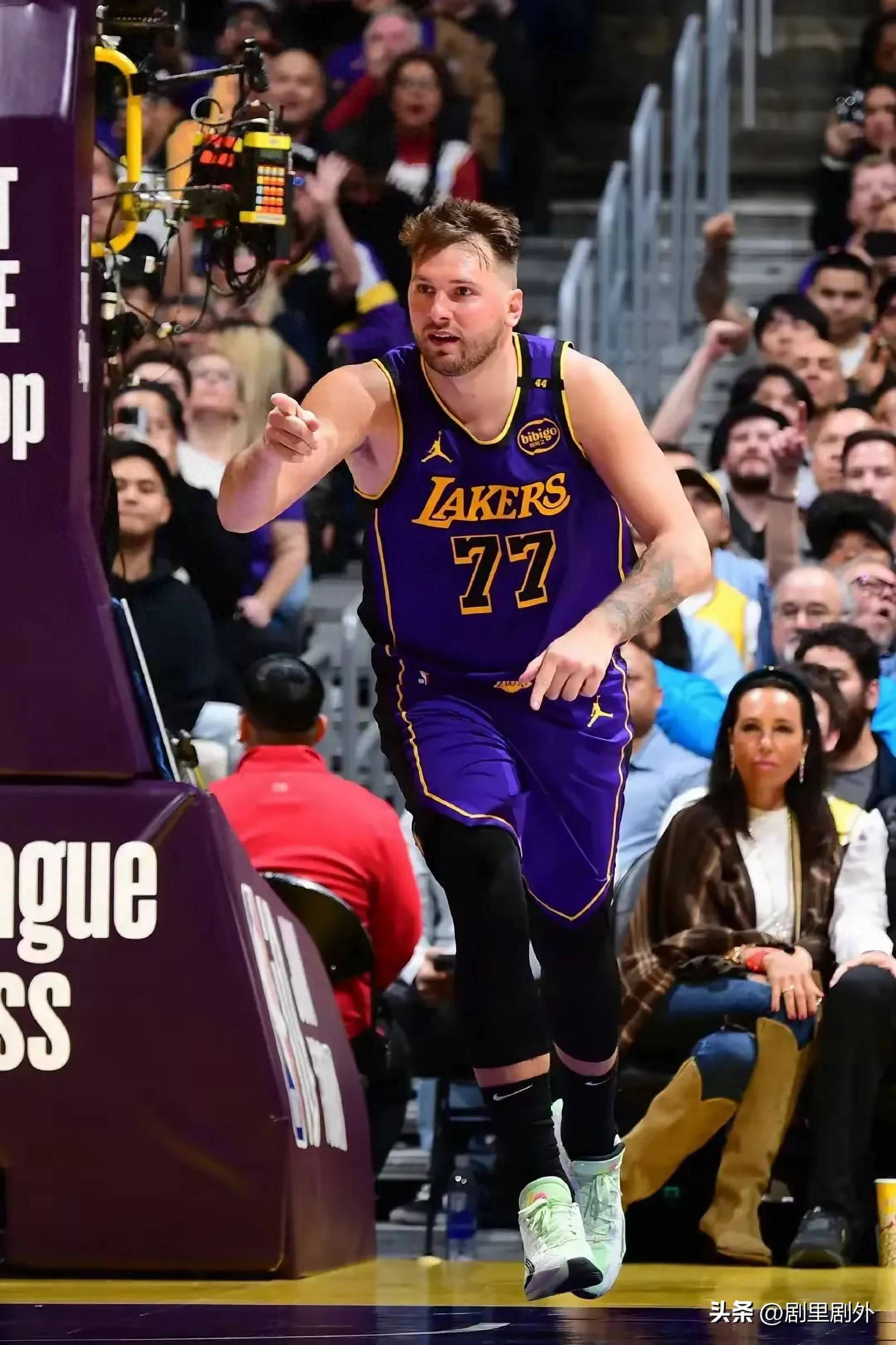 穆古鲁扎巅峰对决,东契奇与80激战G2分钟,挺进下一轮胜负难料!的简单介绍 穆古鲁扎巅峰对决,东契奇与80激战G2分钟,挺进下一轮胜负难料!的简单介绍