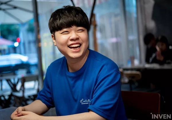 JackeyLove迎来七赛季高光表现，SKT球迷沸腾！的简单介绍